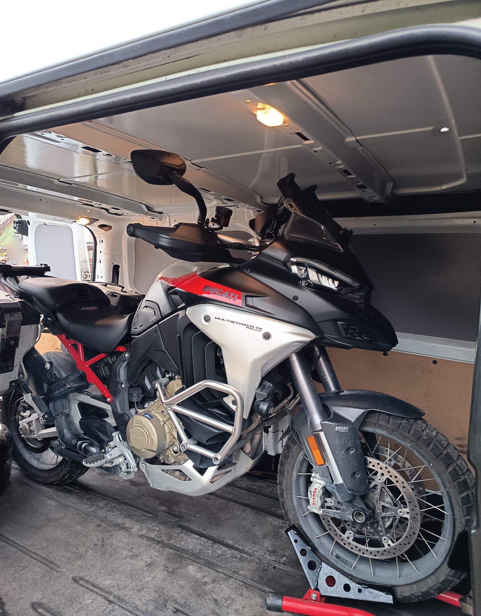 Motospinta, motociklų pervežimas, transportavimas Lietuvoje